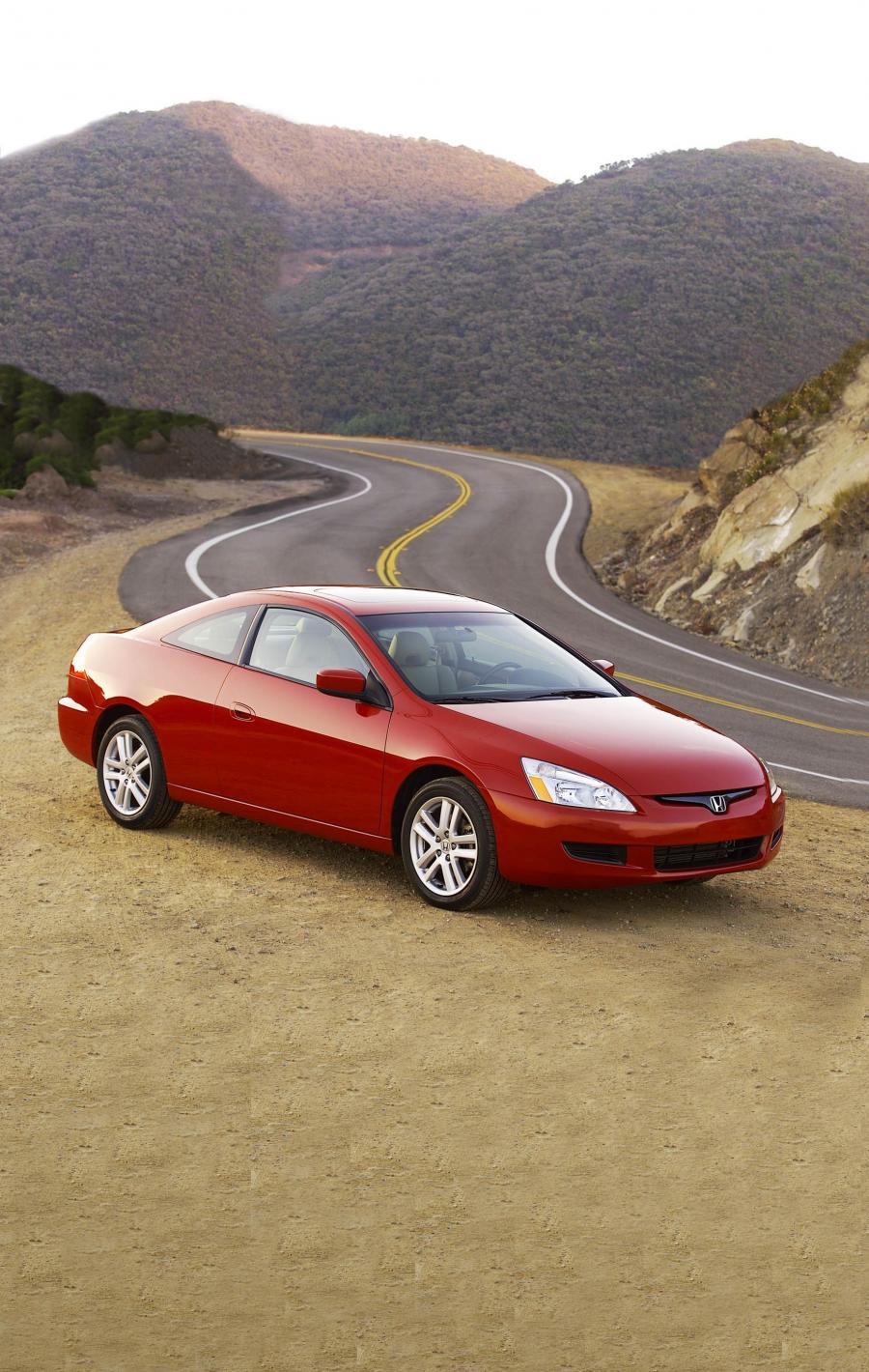  Honda Accord Coupe 2003 года  (US) (фото 7 из 12)